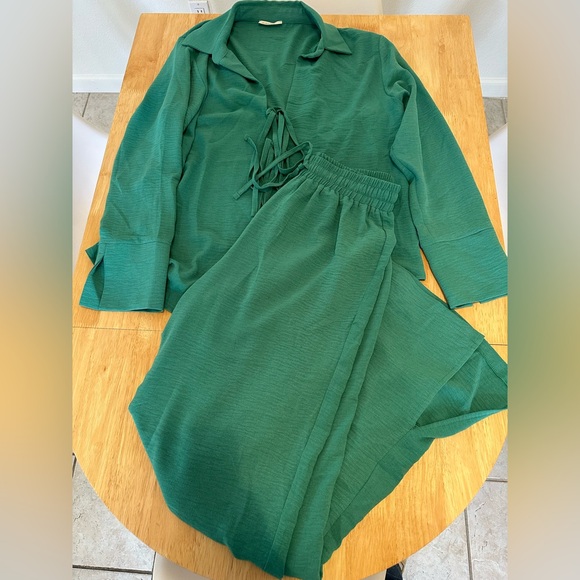 Green Two-Piece Set - Picture 1 of 5